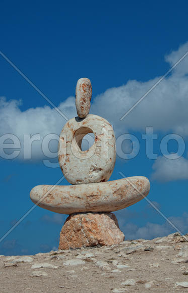 Тарханкут. Памятник крупным планом