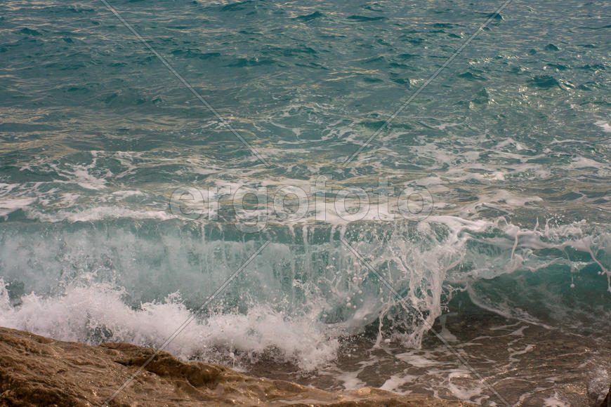 Волны о камни