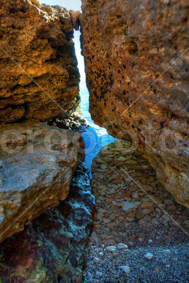 Прибрежные камни