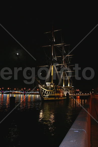 Набережная . Река Нева.