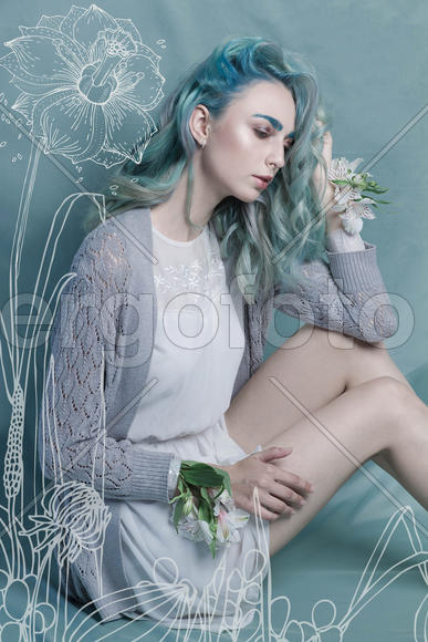 Портрет девушки с голубыми волосами 