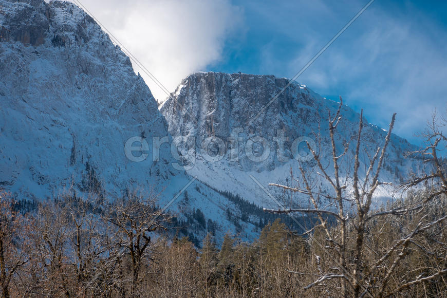 Горы, солнце и кристальный воздух