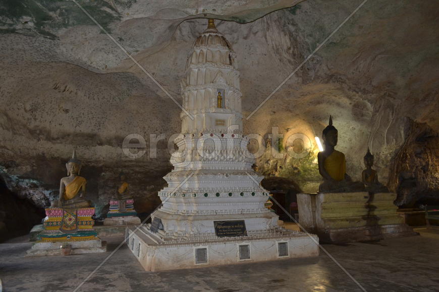 Тайланд. Провинция Пханг Нга. Храм Суван Куха (Wat Suwan Khuha)
