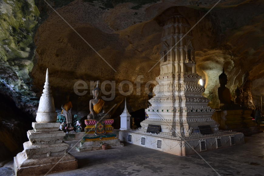 Тайланд. Провинция Пханг Нга. Храм Суван Куха (Wat Suwan Khuha)