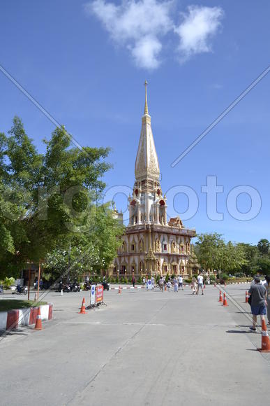Тайланд. Остров Пхукет. Ват Чалонг.