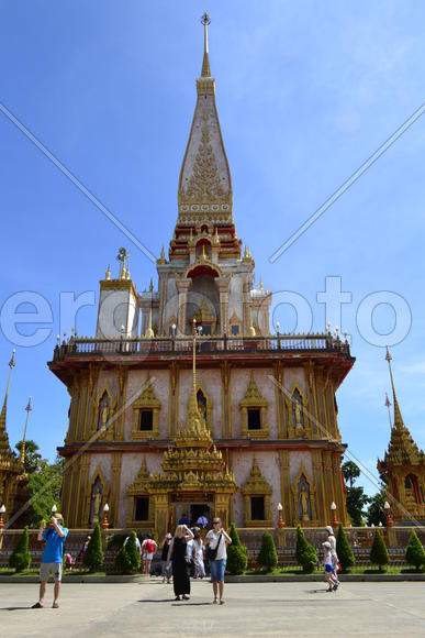 Тайланд. Остров Пхукет. Ват Чалонг.