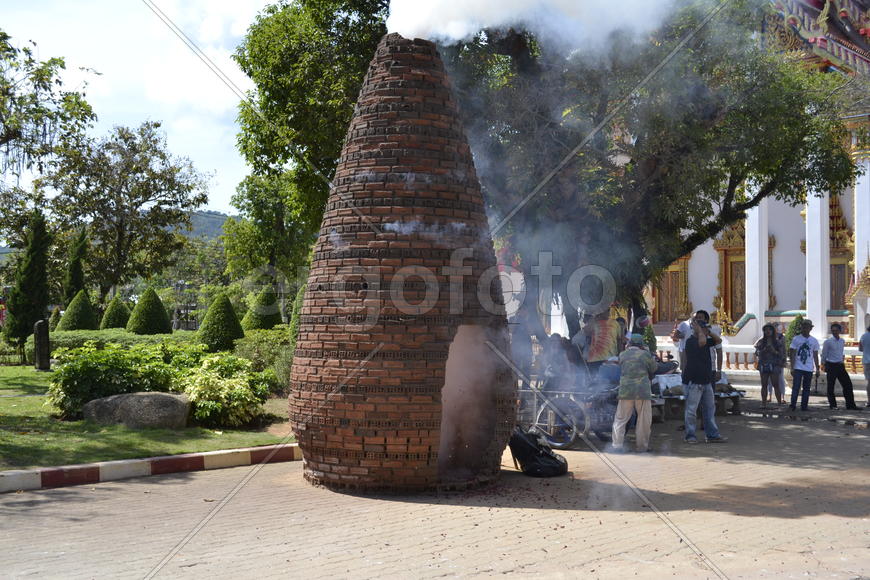 Тайланд. Остров Пхукет. Ват Чалонг