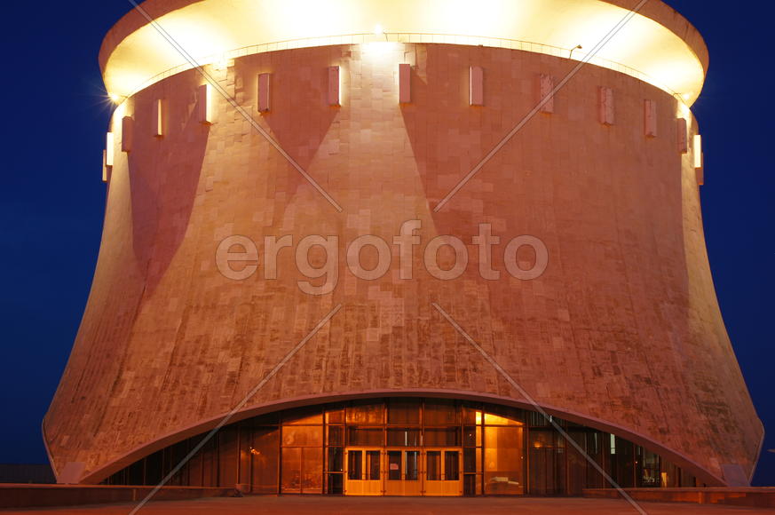 Архитектура Волгограда в вечернее время суток 