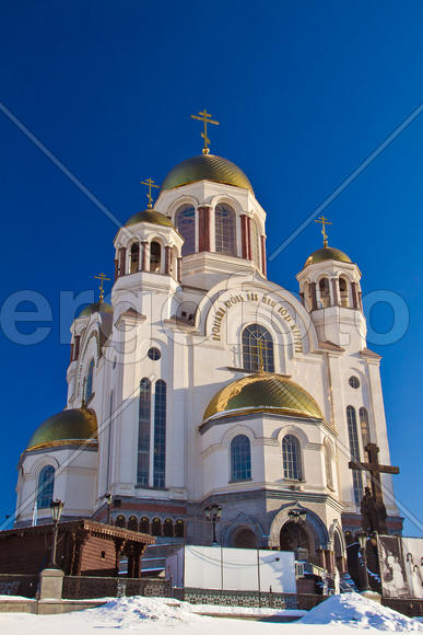 Екатеринбург. Храм-на-крови. Вид с улицы Толмачева