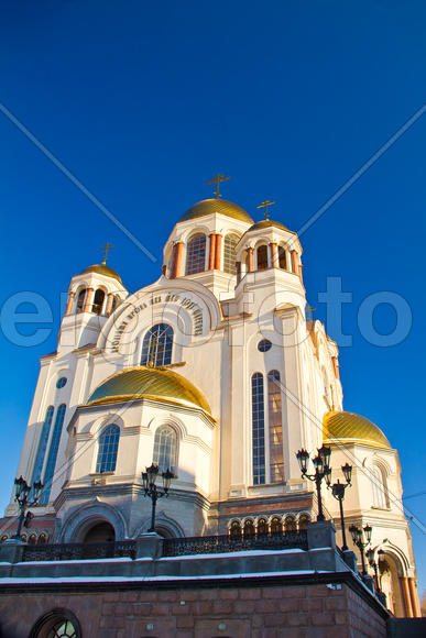 Екатеринбург. Храм-на-крови. Вид с площади перед храмом