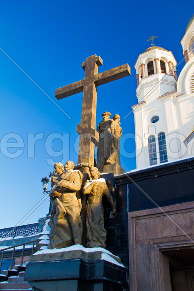 Екатеринбург. Храм-на-крови. Памятный монумент царской семье