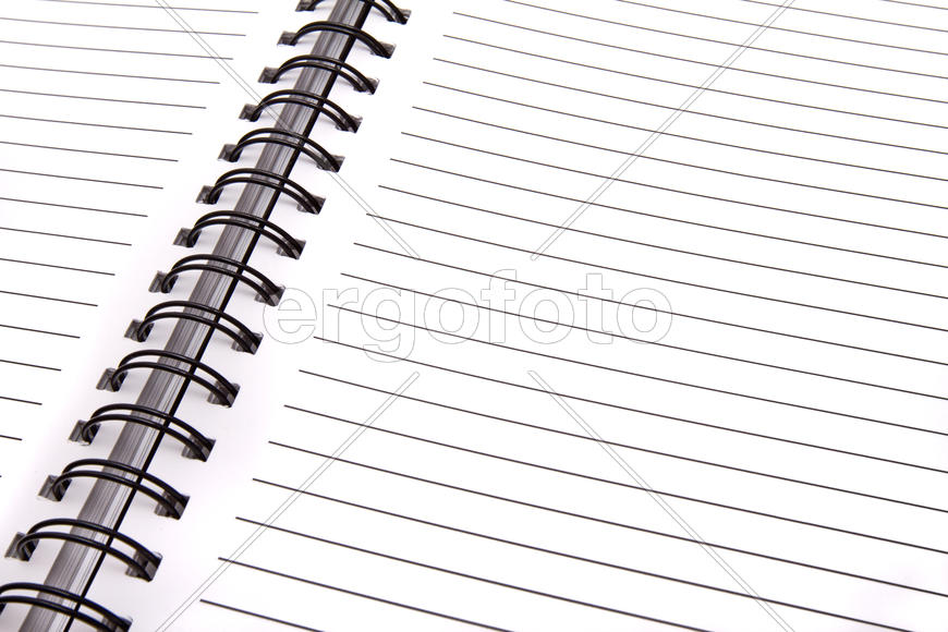 Раскрытый блокнот в линейку