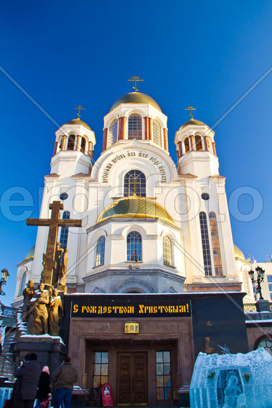 Екатеринбург. Вид на Храм-на-крови с улицы Толмачева