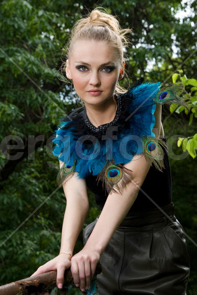 1544_Beauty_Sistaz_16x24_col_IPTC