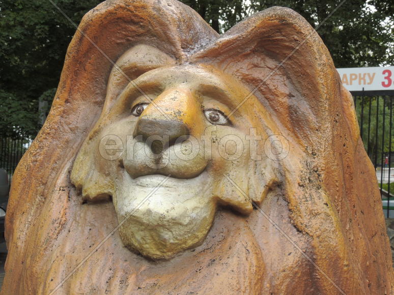 Вырезанный лев.