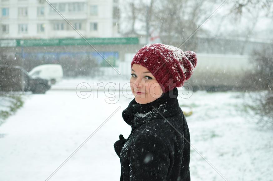 Снег кружится и тает