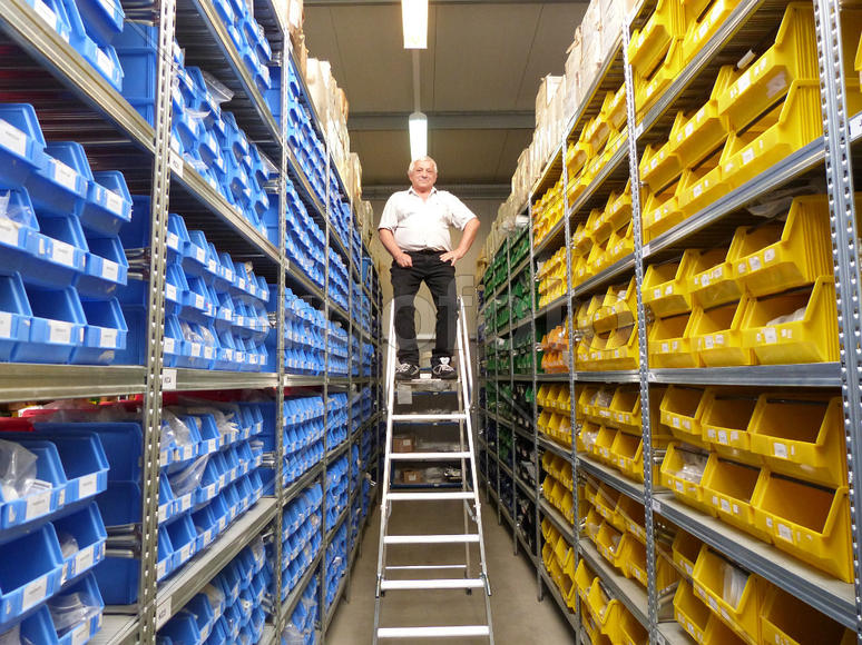 Друг на работе. Всё под контролем.