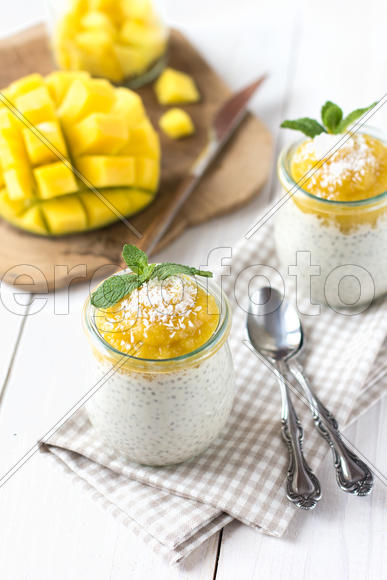 Кокосовый чиа пудинг с манго