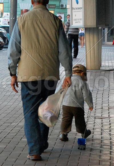 Дедушка, внук и грузовик