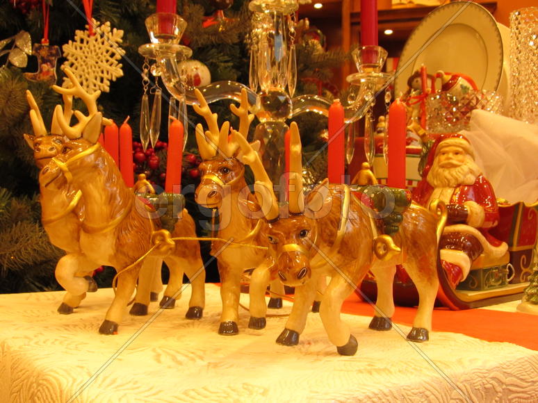 Олени и сани Деда Мороза