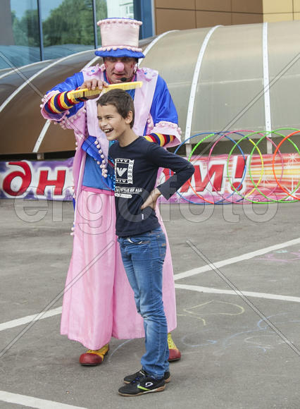 Веселый мальчик