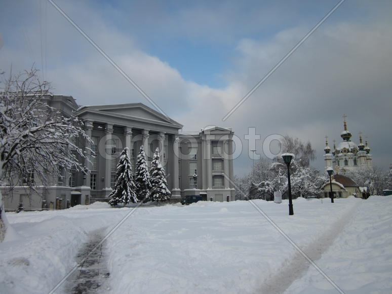 Исторический музей и Андреевская церковь