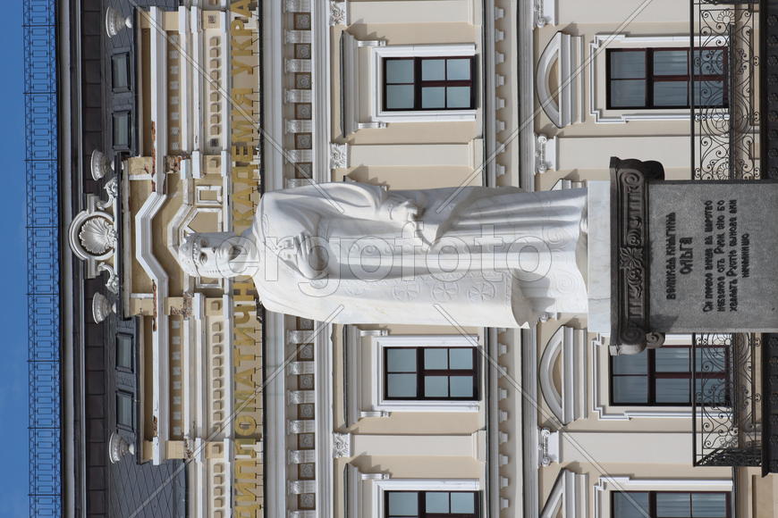 Памятник княгине Ольге