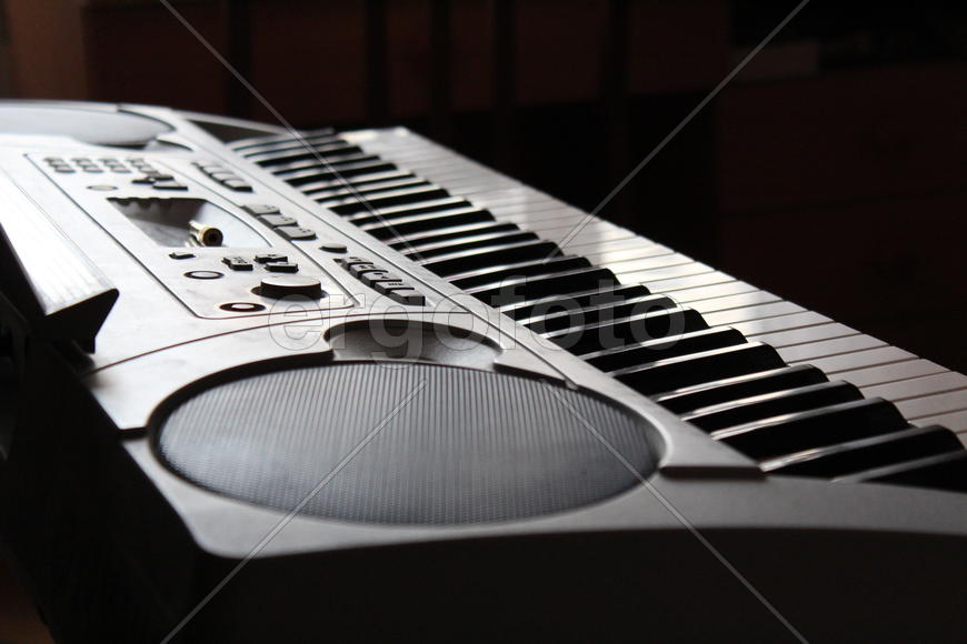 Синтезатор