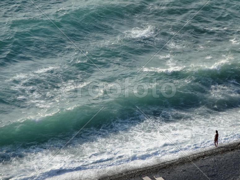 Девушка и море