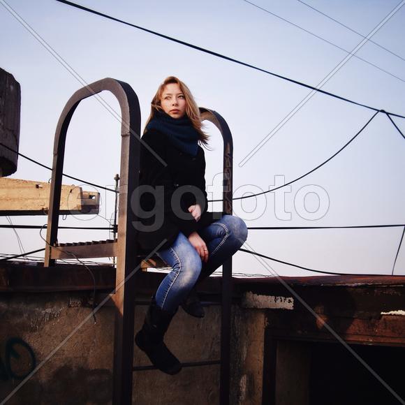 Портрет на крыше дома на ножках