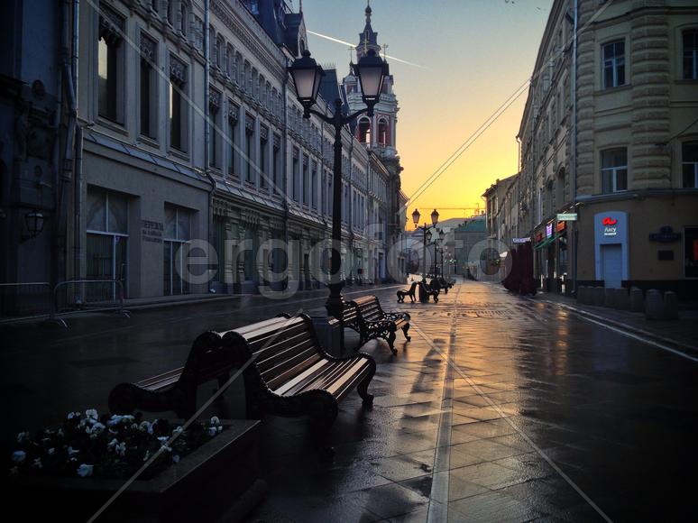 Рассвет на улице Никольская