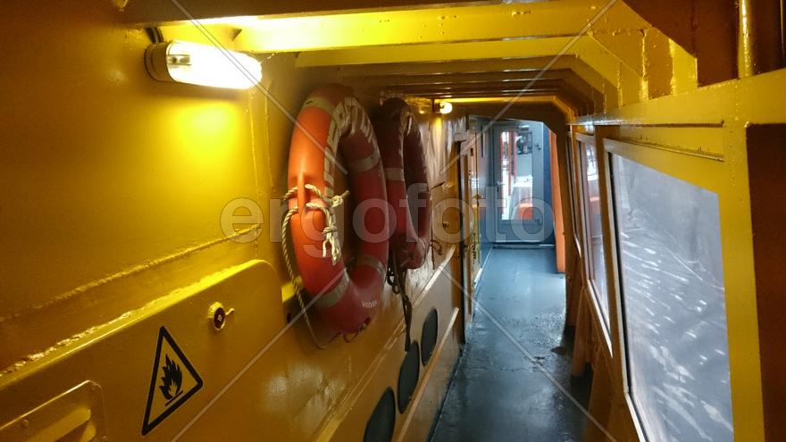 Невероятно жёлтый коридор