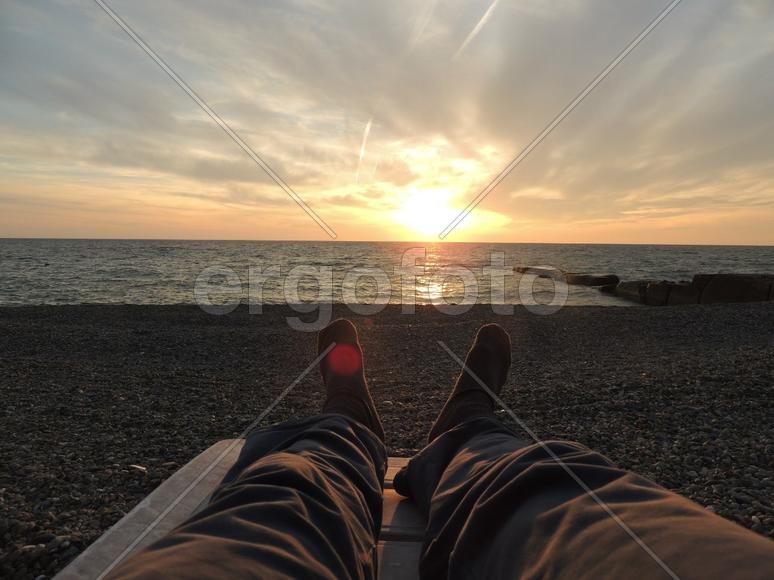 Пляж и ноги