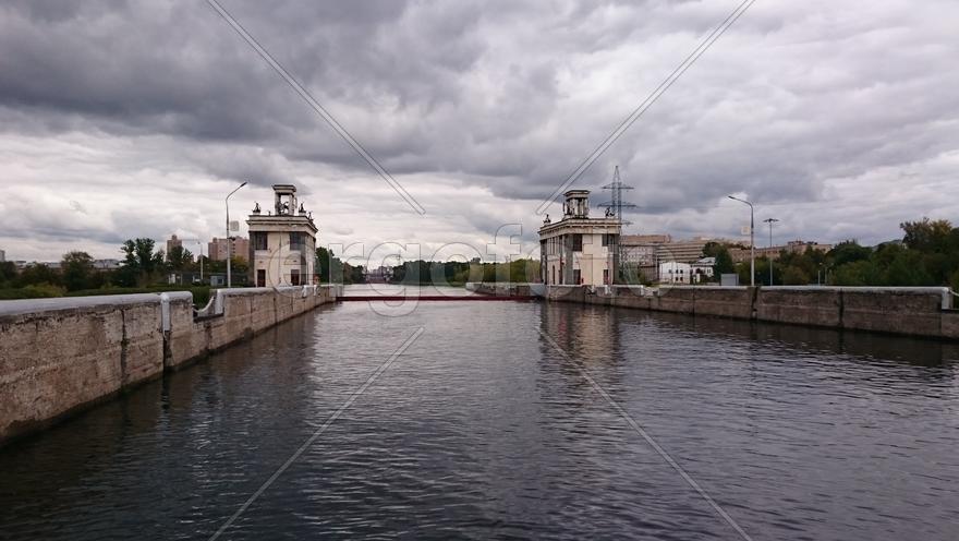 Шлюз на канале имени Москвы