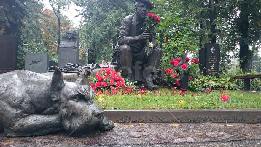 Могила Юрия Владимировича Никулина на Новодевичьем кладбище