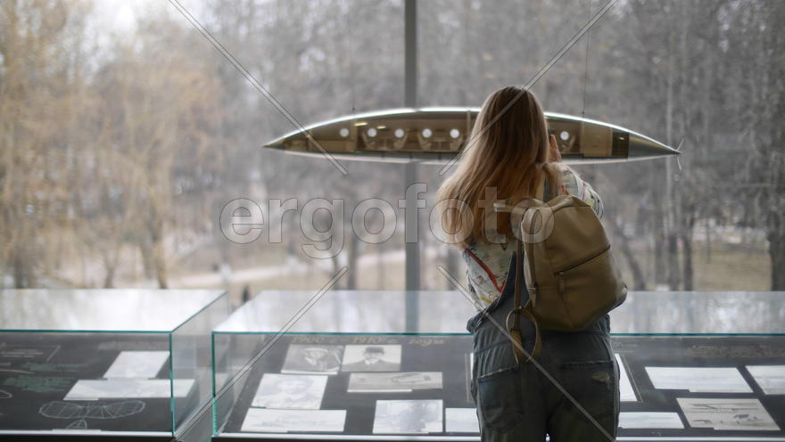 Незнакомка в музее космонавтики. Калуга 
