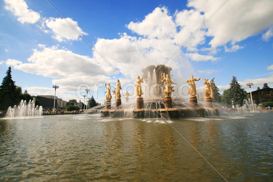 Фонтан дружбы народов в парке ВДНХ, Москва