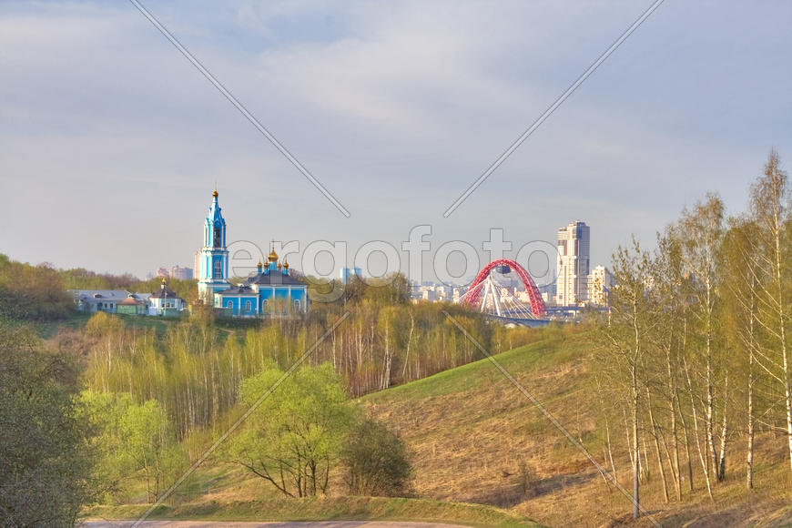 Пейзаж на холмах. Весна