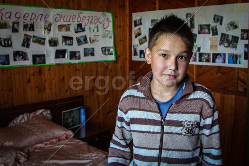 Мальчик в комнате