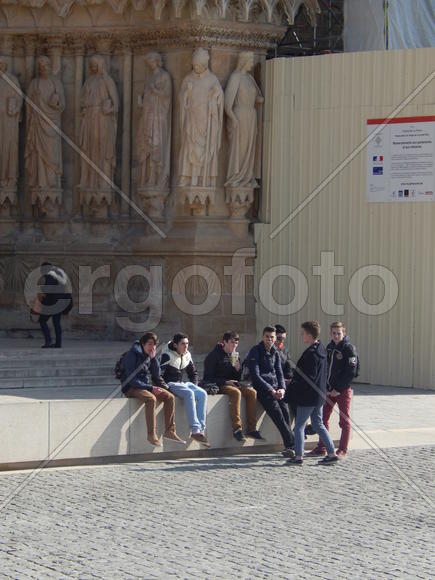 Молодые люди