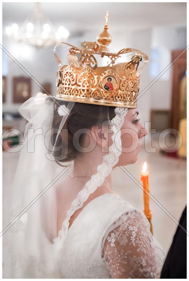 Невеста на венчании