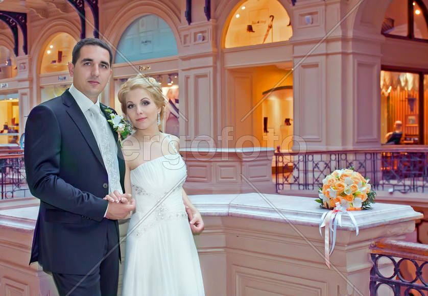 Молодожены