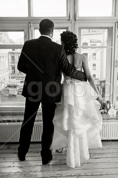 Пара молодоженов