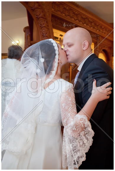 Поцелуй молодоженов