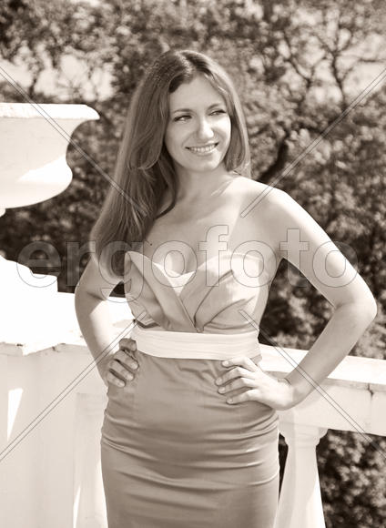 Девушка. Сепия