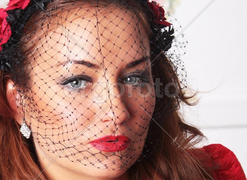 девушка в вуали