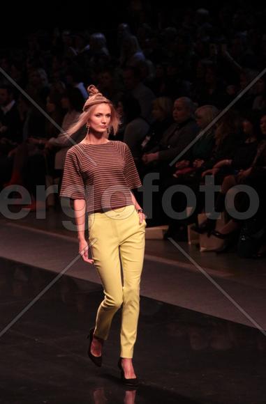 девушка на подиуме