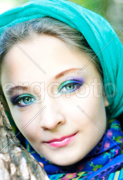 девушка с зелеными глазами