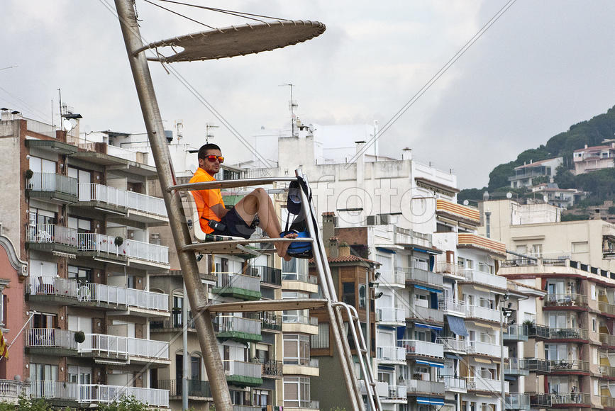 Высоко сижу