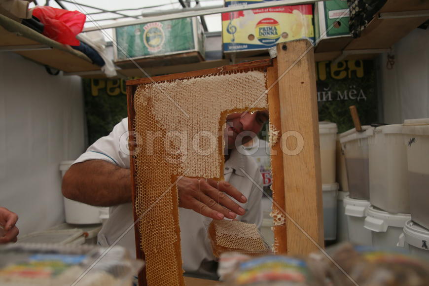 Всероссийская ярмарка меда в Коломенском